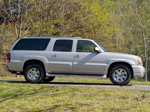 Used 2004 Cadillac Escalade ESV AWD image 11