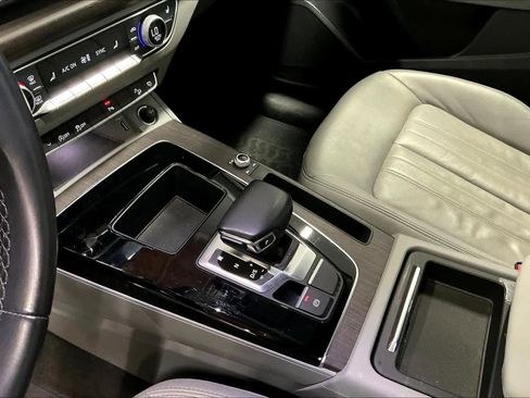 Used 2022 Audi Q5 2.0T Premium w/ Convenience Package image 19