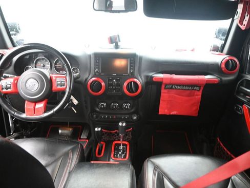 Used 2018 Jeep Wrangler Unlimited Rubicon image 16