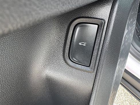 New 2026 Chevrolet Equinox LT w/ Convenience Package II FWD image 28