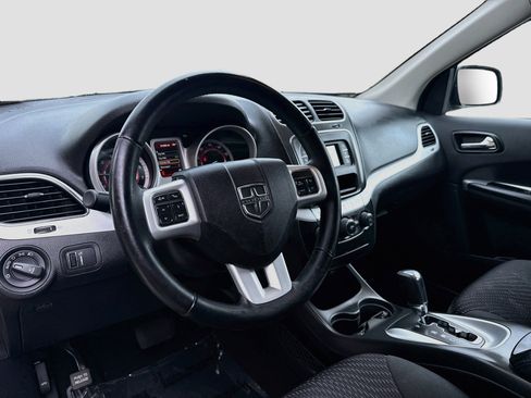 Used 2019 Dodge Journey SE w/ Connectivity Group FWD image 7
