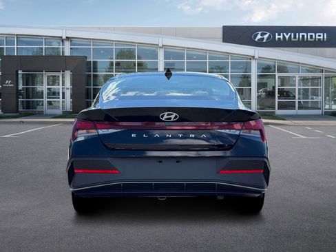 New 2026 Hyundai Elantra SE image 6