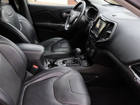 Used 2019 Jeep Cherokee Limited w/ Luxury Group image 12