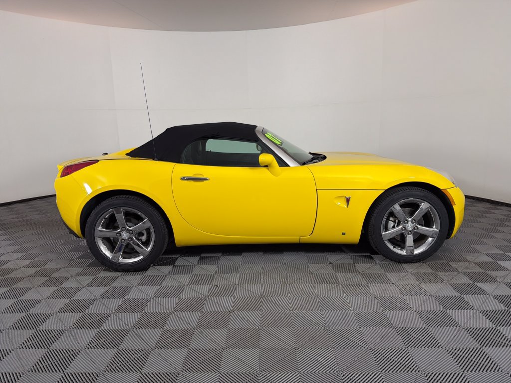Used 2007 Pontiac Solstice GXP w/ Premium Package RWD image 2