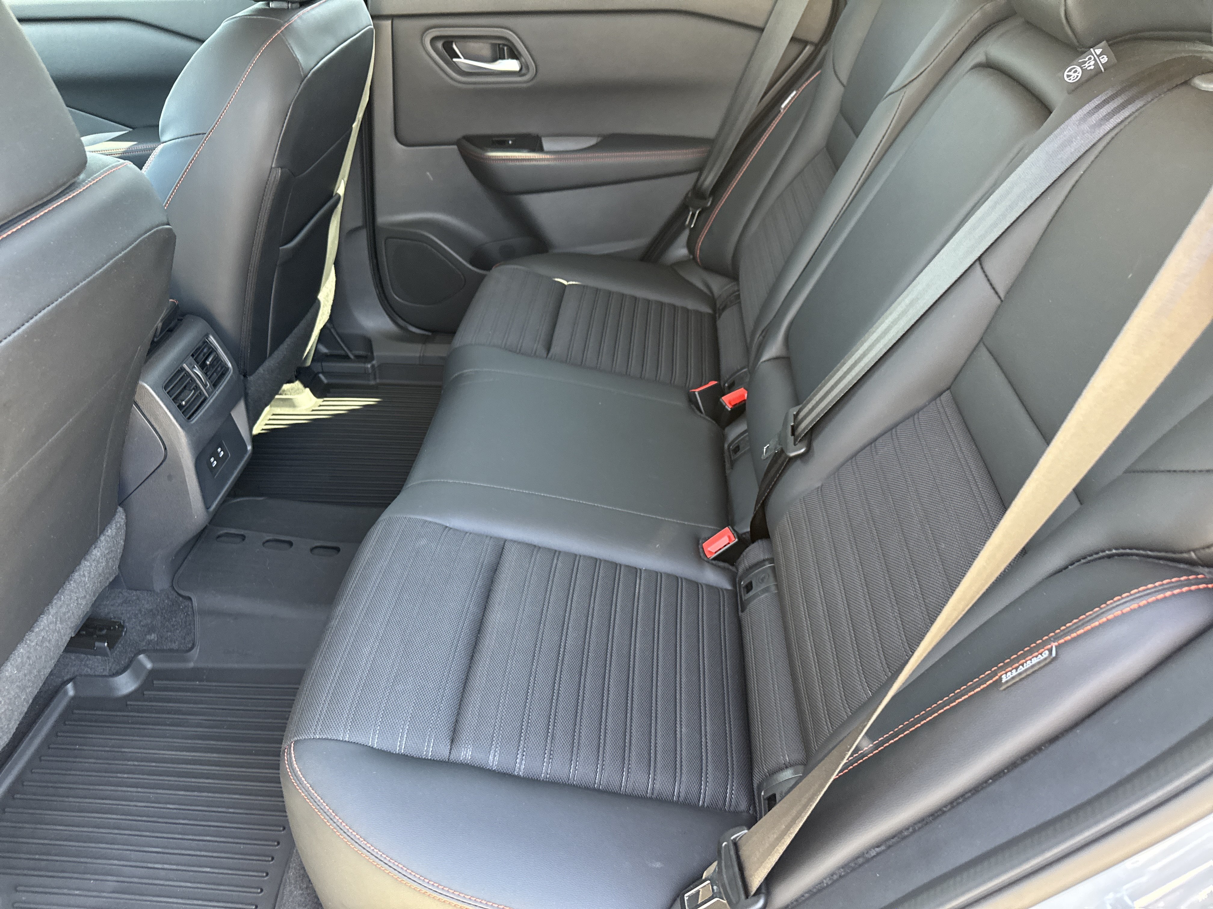 Used 2025 Nissan Rogue SV AWD/4WD image 11