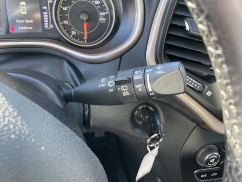 Used 2016 Jeep Cherokee Latitude image 16