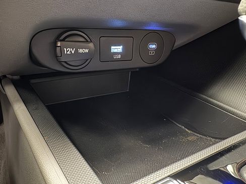 Used 2025 Hyundai Elantra SE image 18