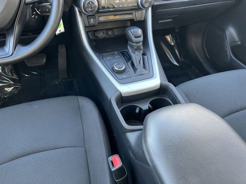 Used 2020 Toyota RAV4 LE image 21