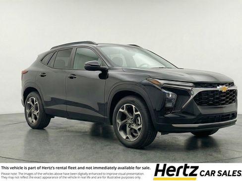 Used 2025 Chevrolet Trax LT image 1