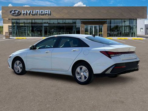 Certified 2025 Hyundai Elantra SE image 34