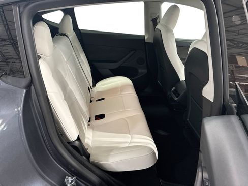 Certified 2023 Tesla Model Y Long Range AWD/4WD image 11