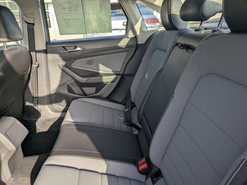 Used 2025 Volkswagen Jetta SE w/ Sunroof Package FWD image 16