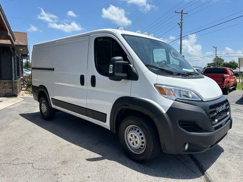 Used 2025 RAM ProMaster 2500 w/ Convenience Group FWD image 10