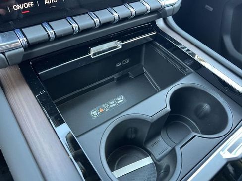 New 2026 GMC Yukon XL Denali w/ Denali Reserve Package image 20