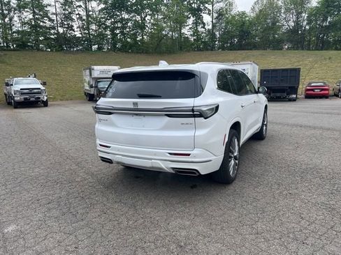 Used 2025 Buick Enclave Avenir AWD/4WD image 3