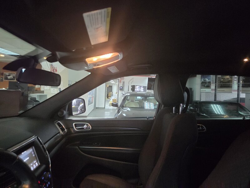 Used 2018 Jeep Grand Cherokee Laredo AWD/4WD image 30