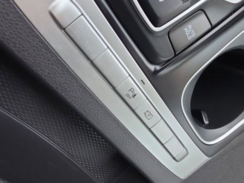 Used 2024 Kia Carnival LX image 41