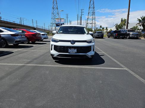 Certified 2025 Volkswagen Tiguan S image 2