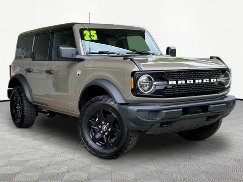 Used 2025 Ford Bronco Big Bend AWD/4WD image 3