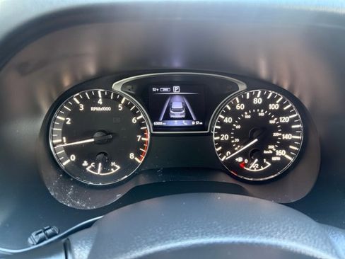 Used 2019 Nissan Pathfinder SL AWD/4WD image 16