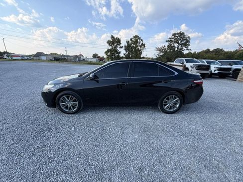 Used 2015 Toyota Camry SE FWD image 1