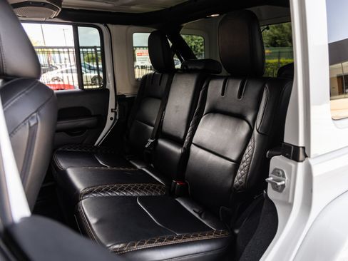 Used 2022 Jeep Wrangler Unlimited Sahara AWD/4WD image 31