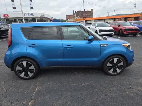 Used 2017 Kia Soul + w/ Designer's Package FWD image 5