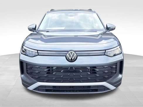 New 2025 Volkswagen Tiguan SE FWD image 2