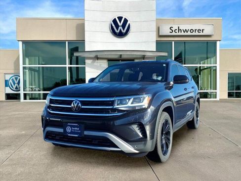 Certified 2023 Volkswagen Atlas SE w/ Black Wheel Package image 6