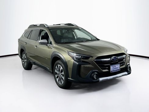 Used 2023 Subaru Outback Touring AWD/4WD image 3