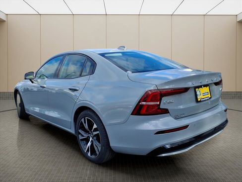 Used 2025 Volvo S60 B5 Core image 4