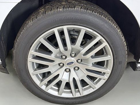 Used 2024 Ford Expedition Limited image 23