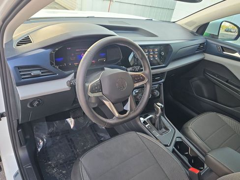 Used 2023 Volkswagen Taos SE w/ Black Wheel Package image 11