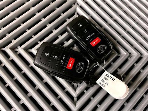 Used 2024 Toyota Venza Limited image 11