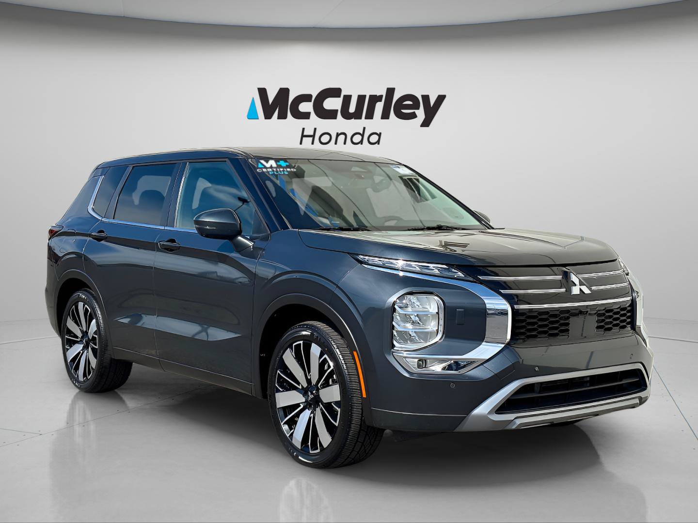 Used 2025 Mitsubishi Outlander SE AWD/4WD image 1