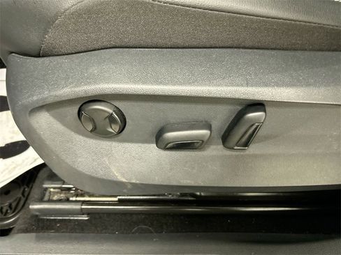 Used 2022 Volkswagen Tiguan SE image 10