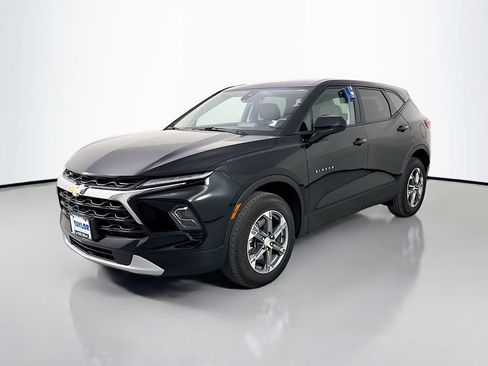 Used 2025 Chevrolet Blazer LT AWD/4WD image 3