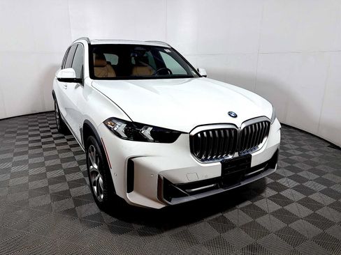 Used 2024 BMW X5 xDrive40i w/ Parking Assistance Package AWD/4WD image 2