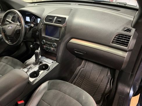 Used 2019 Ford Explorer XLT w/ Equipment Group 202A image 23