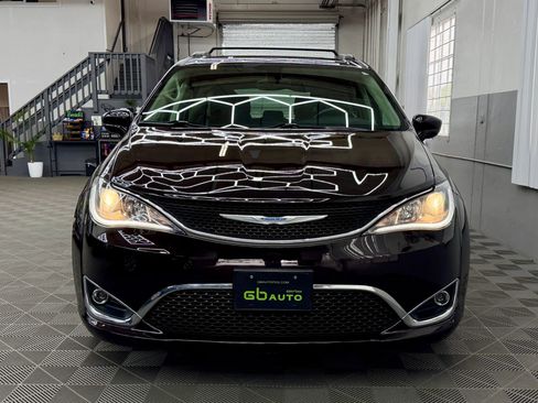 Used 2017 Chrysler Pacifica Touring-L image 2