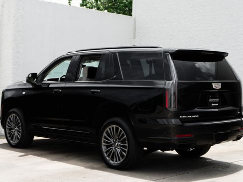 Used 2026 Cadillac Escalade Platinum Sport w/ LPO, Floor Liner Package AWD/4WD image 11