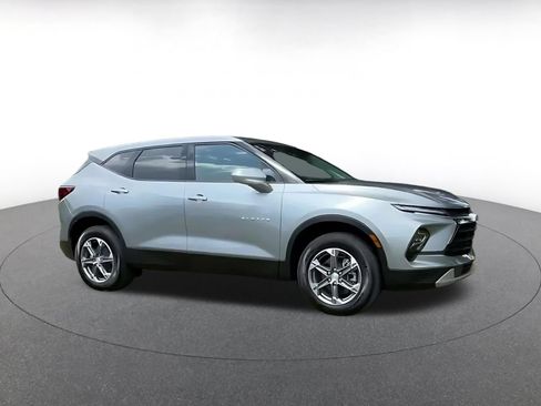 Used 2026 Chevrolet Blazer LT FWD image 2
