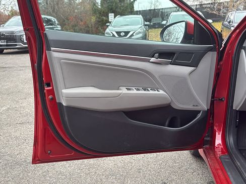 Used 2020 Hyundai Elantra Limited image 11