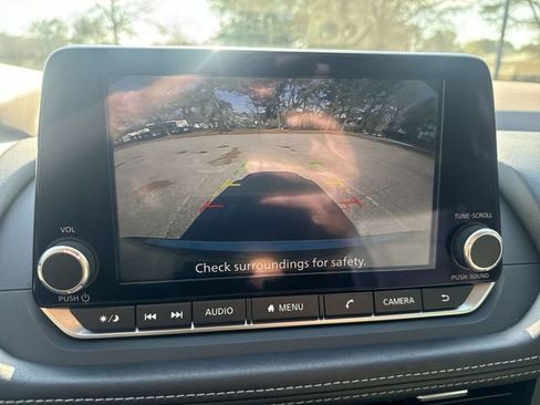 Used 2023 Nissan Rogue SV image 17