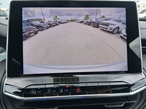 New 2026 Jeep Compass Latitude image 17