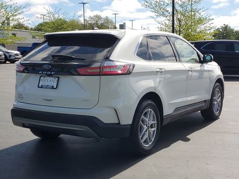 Certified 2023 Ford Edge SEL w/ Convenience Package AWD/4WD image 3