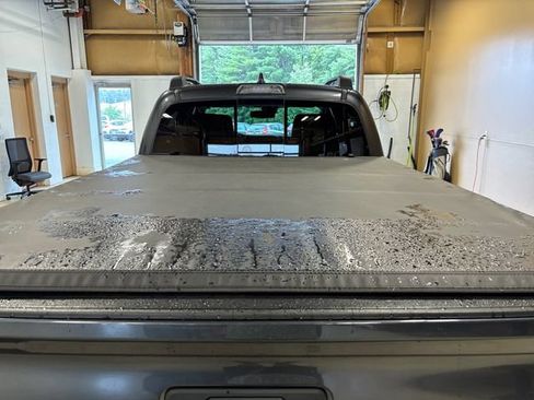 Used 2022 Toyota Tacoma SR5 AWD/4WD image 17