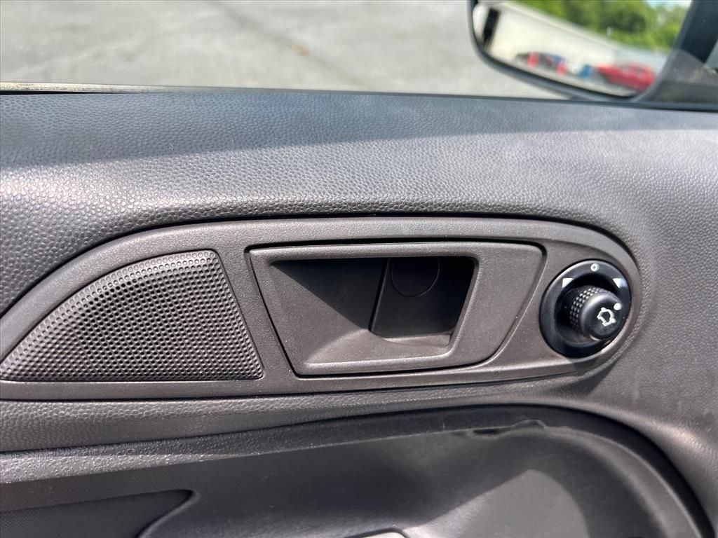 Used 2013 Ford Fiesta SE FWD image 17