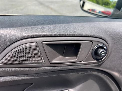 Used 2013 Ford Fiesta SE FWD image 17