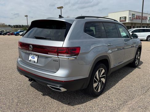 Used 2025 Volkswagen Atlas SE AWD/4WD image 4